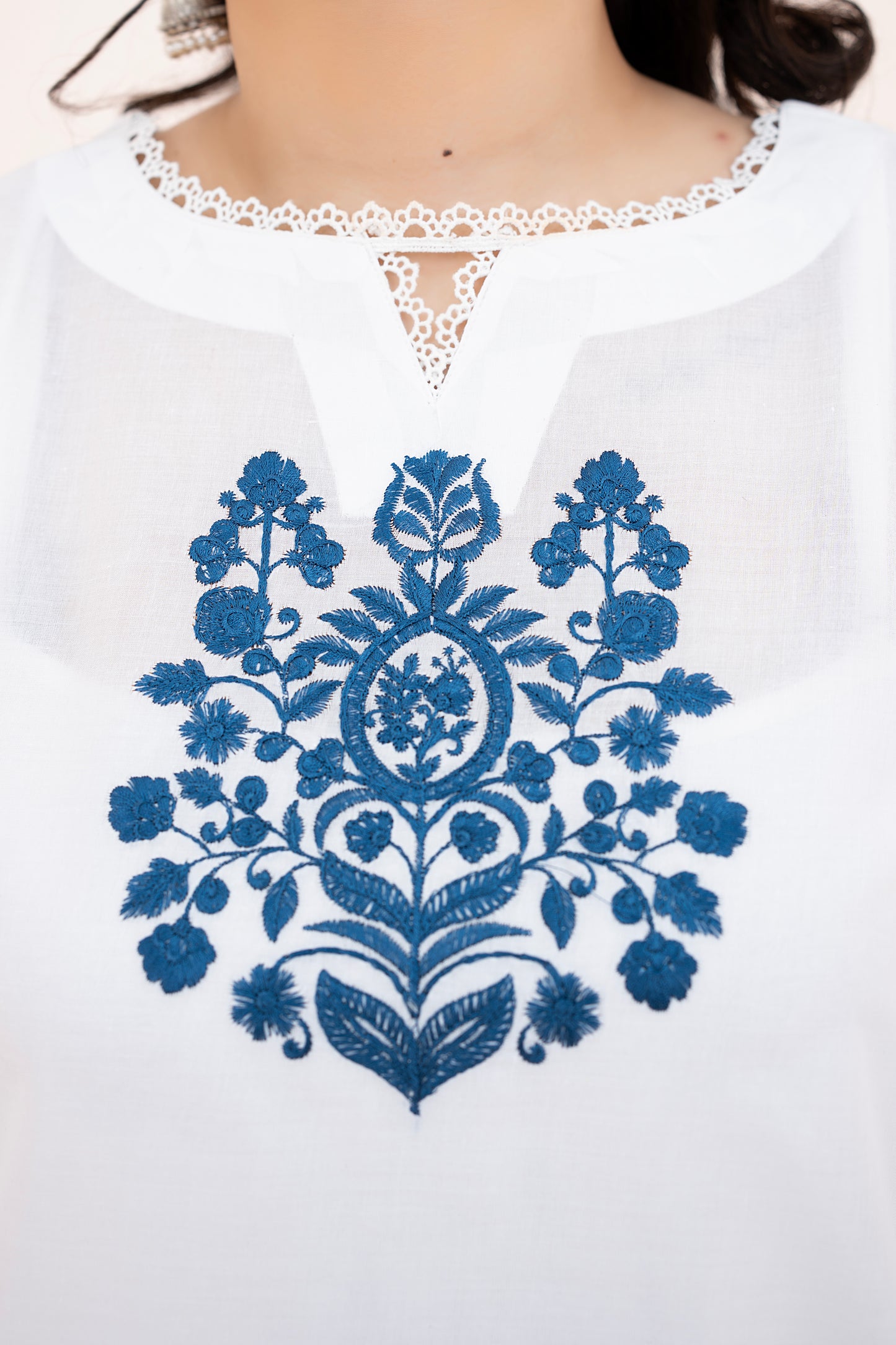 2 PIECE - EMBROIDERED LAWN SHORT SHIRT WITH FARSHI SHALWAR - WHITE