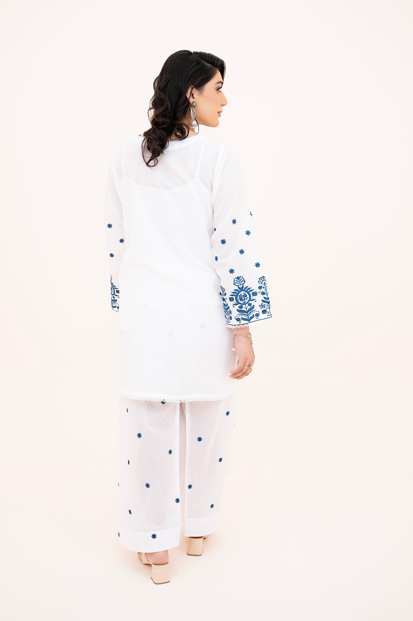 2 PIECE - EMBROIDERED LAWN SHORT SHIRT WITH FARSHI SHALWAR - WHITE