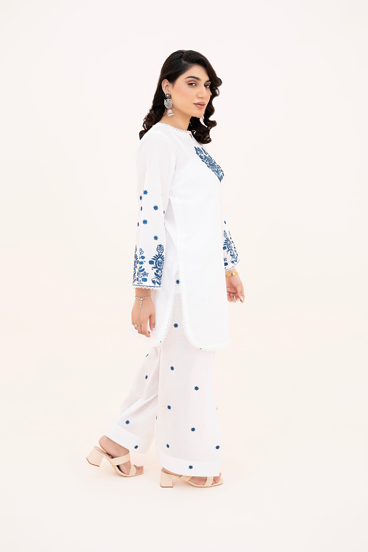 2 PIECE - EMBROIDERED LAWN SHORT SHIRT WITH FARSHI SHALWAR - WHITE